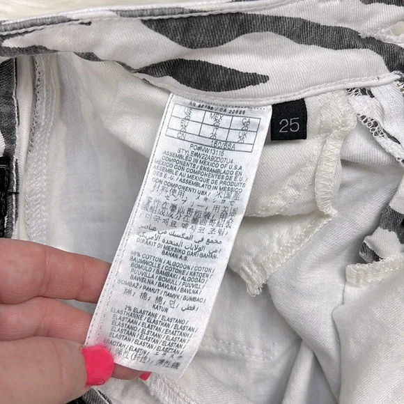GUESS Brittney Skinny Ankle Jeans Zebra grey and white size 25 - Picture 6 of 10
